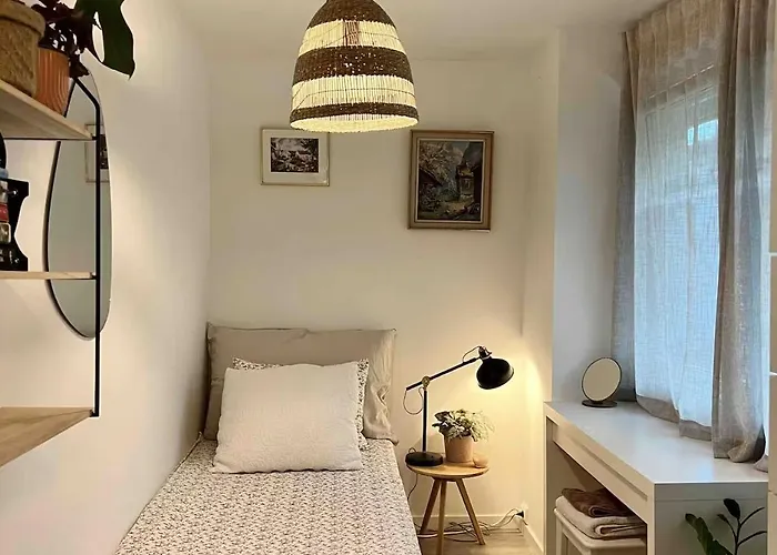 Δωμάτια σε οικογενειακή κατοικία Cosy 10m To S Only Women